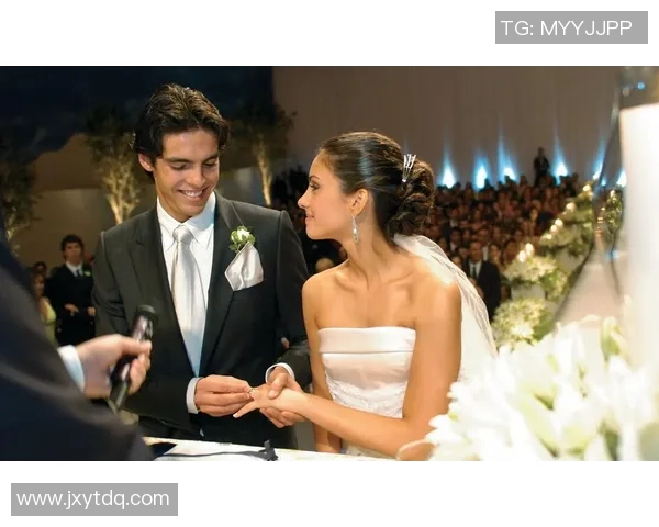 足球明星卡卡因膝伤困扰职业生涯的转折点与复出之路探讨