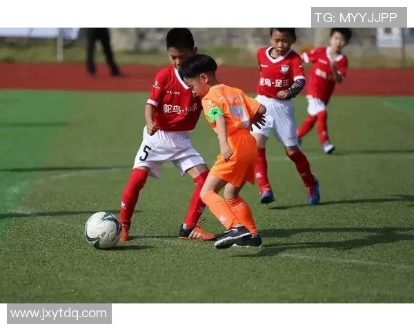 足球明星的孩子们展现可爱风采与天赋魅力的瞬间合集